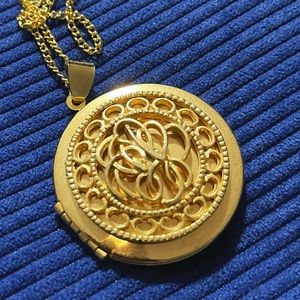 ✨ VTG Round Gold Filled locket pendant